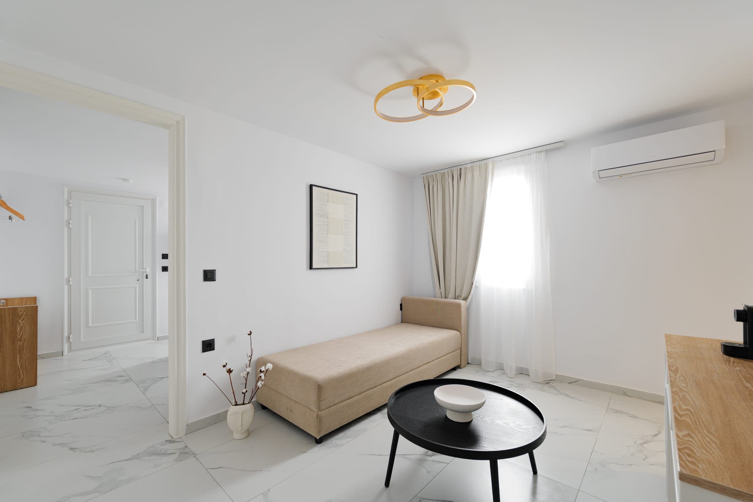 Suite 302 — image 1
