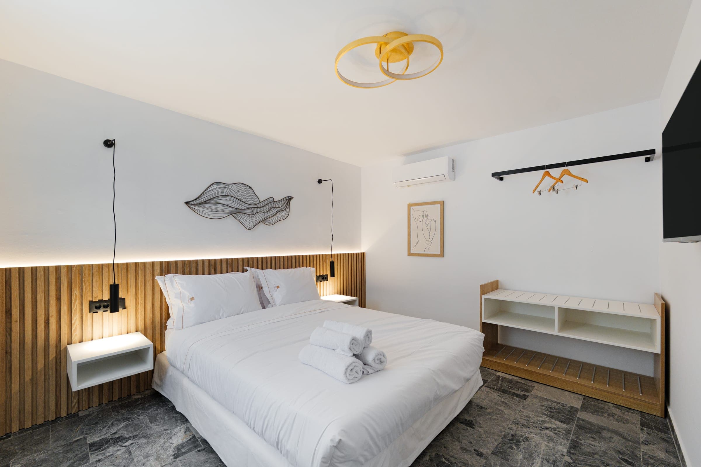 Suite 301 — secondary 2