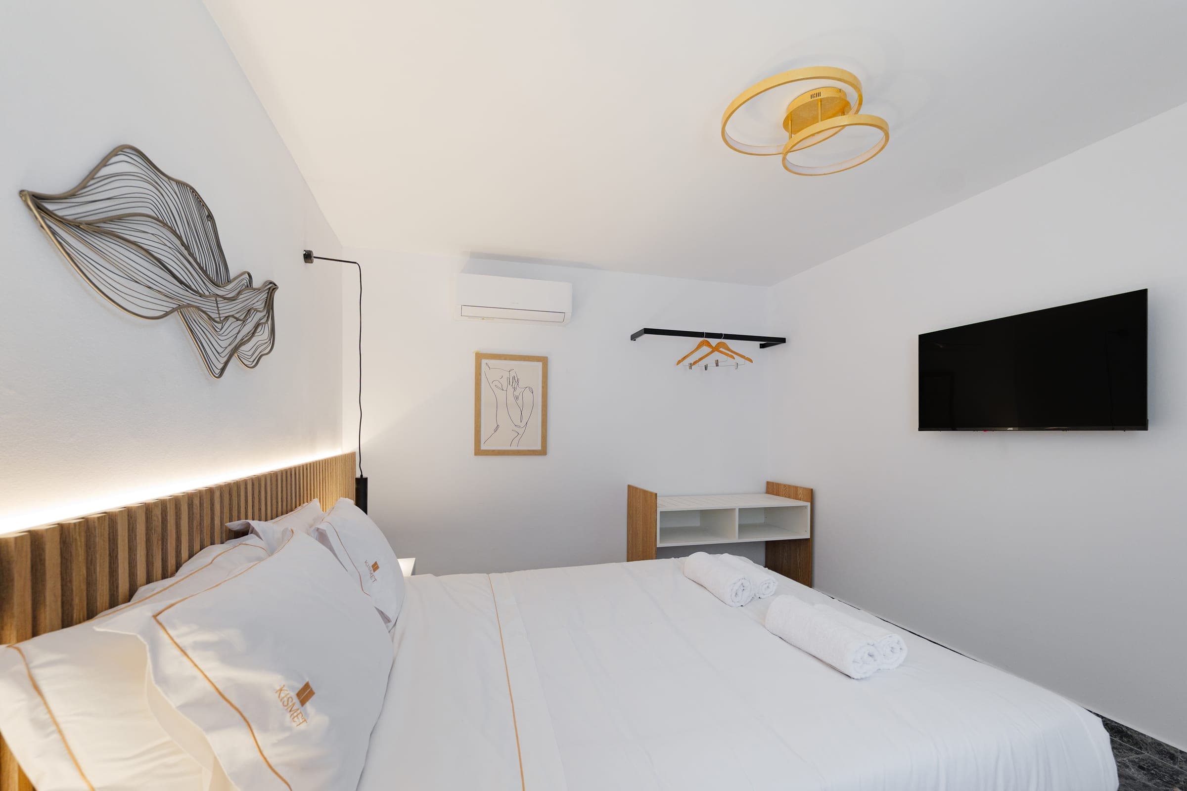 Suite 301 — secondary 3